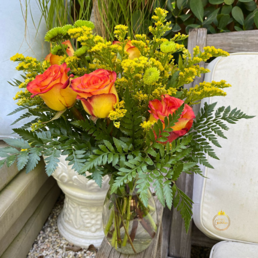 Elegant Floral Arrangement with Bicolor Roses